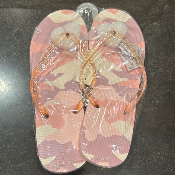 Aeropostale Multi Stripe & Pink Camo Flip Flops Bundle - Picture 5 of 9